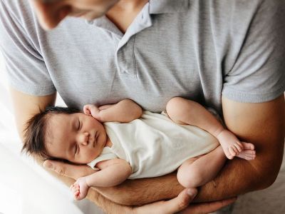 Δεν κοιμάται το μωρό; Μπαμπάδες... σας χρειαζόμαστε