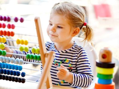 Εκπαιδευτικό παιχνίδι για να μάθετε στα παιδιά να γράφουν τους αριθμούς