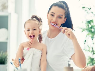 Λεύκανση δοντιών στο σπίτι - 5 εύκολοι τρόποι για να τα καταφέρετε