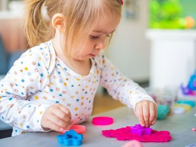 Κατασκευές με πλαστελίνη: Δείτε πώς θα φτιάξετε ξυλάκια παγωτό (vid)