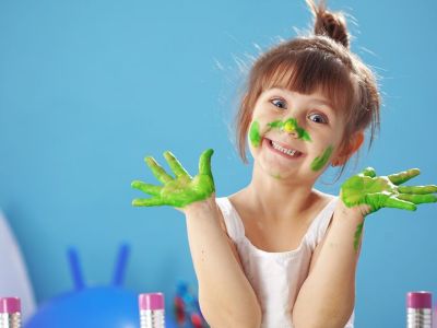 Μοναδικές παιδικές ζωγραφιές με οδοντόβουρτσα (vid)