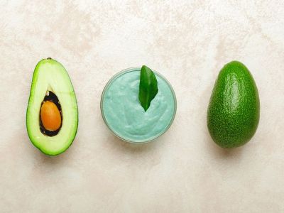 Σπιτική μάσκα μαλλιών με αβοκάντο για ενυδάτωση και λάμψη (vid)