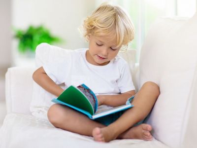 Ποια είναι τα οφέλη του να διαβάζετε με τα παιδιά;