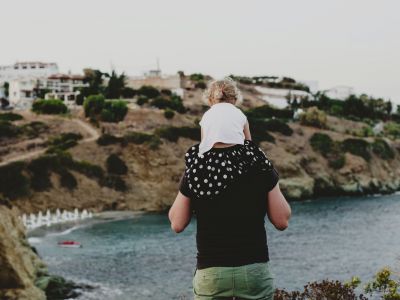 Γιατί οι γυναίκες βρίσκουν τους μπαμπάδες ελκυστικούς;