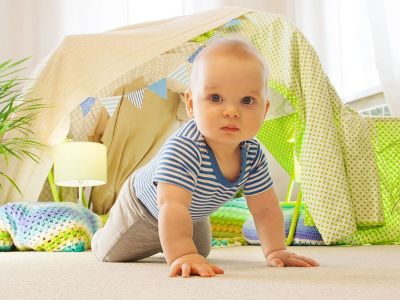 Πότε μπουσουλάνε τα μωρά;