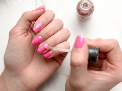 5 tips για να κρατήσουν τα νύχια σου έως και 2 εβδομάδες