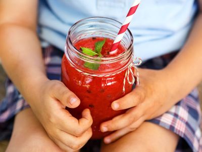 Smoothie με παντζάρι, φράουλες και αβοκάντο για παιδιά