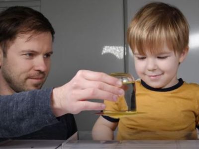 Πειράματα για παιδιά: Δείτε τι μπορείτε να κάνετε με ένα ποτήρι νερό (vid)