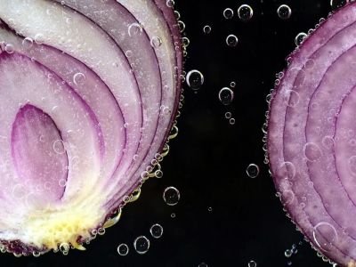 Μυρίζουν τα χέρια σας από κρεμμύδια; Έτσι θα φύγει (photos)