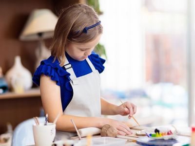 Πέντε κατασκευές με χάρτινα ποτήρια που μπορούν να φτιάξουν όλα τα παιδιά