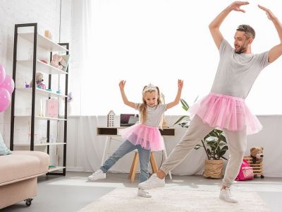 Μπαμπάδες στο TikTok χορεύουν με τις κόρες τους και το διαδίκτυο λιώνει