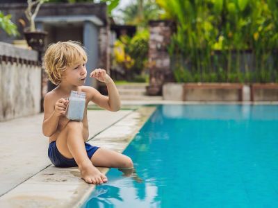 Υγιεινό smoothie για παιδιά με  μπανάνα, σπόρους chia και γιαούρτι