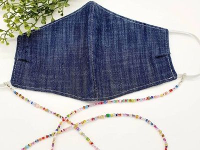 Βρήκαμε τα πιο stylish αξεσουάρ που πρέπει να προσθέσεις στη μάσκα σου