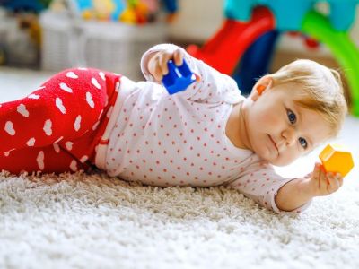 Αυτές είναι οι κινητικές δεξιότητες ενός μωρού δύο μηνών