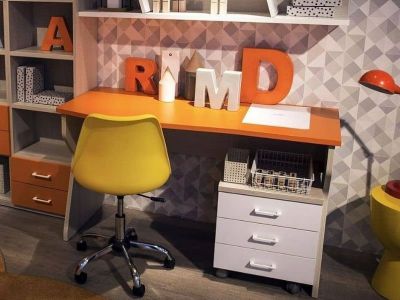 Μοντέρνα παιδικά γραφεία για μικρά και μεγάλα δωμάτια (vid)