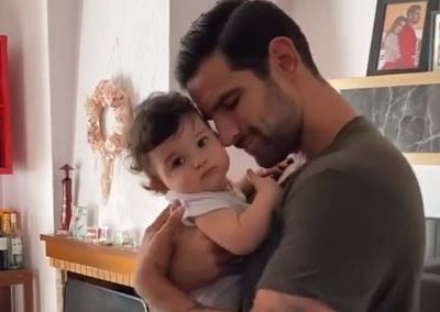 Ετεοκλής Παύλου: Θα λιώσετε με τις αγκαλιές που κάνει στην κόρη του