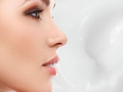 Όλα όσα πρέπει να γνωρίζεις για τις αντιγηραντικές κρέμες και τα serum