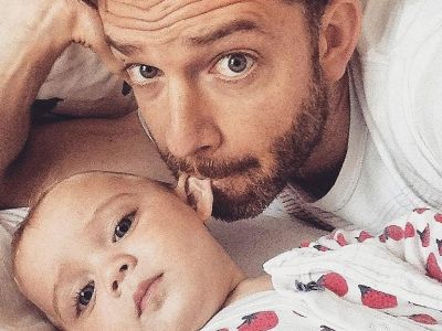 Η καθημερινότητα ενός μπαμπά με τις τέσσερις κόρες του μέσα από φωτογραφίες