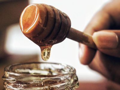 Πώς η χρήση του μελιού είναι ευεργετική για το πρόσωπό σου