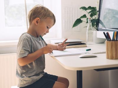 Πώς να οργανώσετε εύκολα και οικονομικά το παιδικό γραφείο