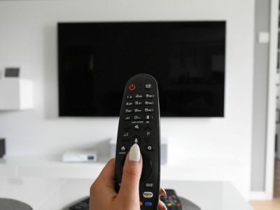 Αυτό είναι το κατάλληλο ύψος κι η ιδανική απόσταση για την τηλεόραση (pics)