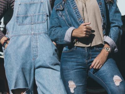 Shopping guide: Τα πιο άνετα τζιν για την επιστροφή στο σχολείο