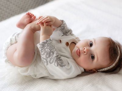 Πέντε περίεργα πράγματα που κάνουν τα μωρά και γιατί