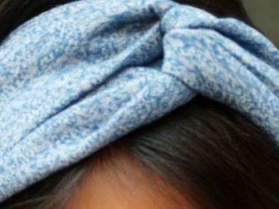 DIY - Φτιάξτε υπέροχες κορδέλες για τα μαλλιά αξιοποιώντας παλιές μπλούζες