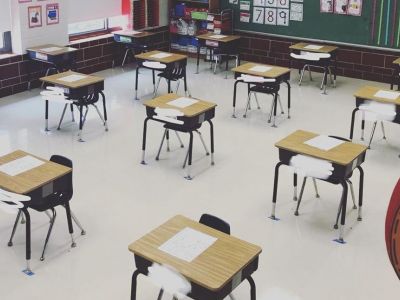 Εκπαιδευτικοί δείχνουν πώς άλλαξαν οι σχολικές αίθουσες λόγω του κορονοϊού