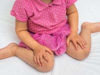 Γιατί είναι απόλυτα φυσιολογικό να αφήνετε το παιδί σας να κάθεται σε θέση W