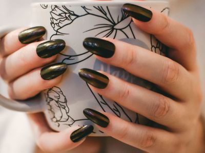 Τα 5 χρώματα που πρέπει να βάλεις στα νύχια σου αυτό το φθινόπωρο