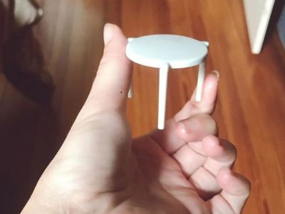 Έτσι θα εκμεταλλευτείτε το… τραπεζάκι της πίτσας βάζοντας το κινητό (video)