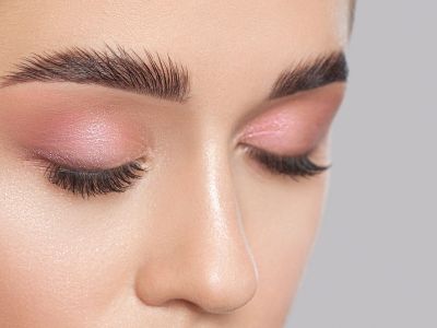 Πέντε tips για να πετύχετε το τέλειο σχήμα φρυδιών στο σπίτι