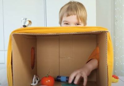 «Τι κρύβεται στο κουτί;» - Ένα αισθητηριακό παιχνίδι για παιδιά