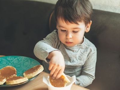 Φτιάξτε υγιεινά pancakes με αλεύρι καρύδας για τα παιδιά σας