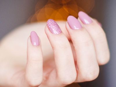 Όλα όσα πρέπει να κάνεις για να μακρύνουν τα νύχια σου