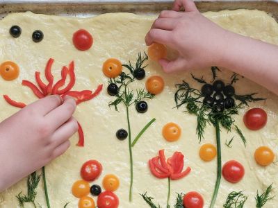 Πώς θα ψήσετε focaccia με τα παιδιά σας