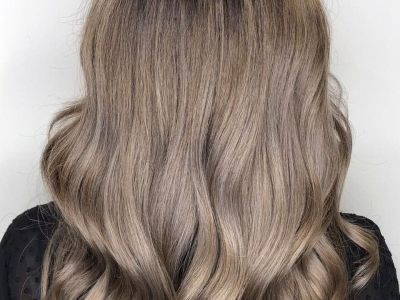 Το mushroom blonde είναι το απόλυτο χρώμα μαλλιών του φετινού χειμώνα