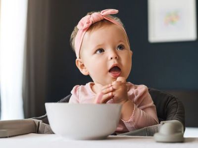 5 πράγματα που πρέπει να γνωρίζετε όταν το μωρό ξεκινά τις στερεές τροφές