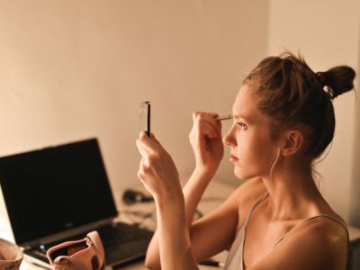 Αυτά τα λάθη κάνεις όταν βάφεις τα μάτια σου και δείχνεις μεγαλύτερη