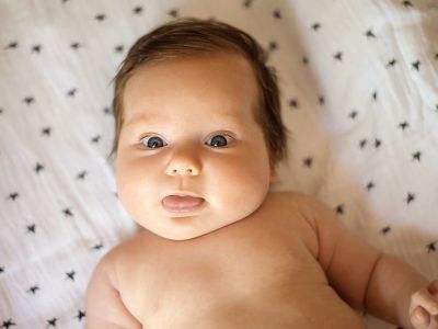 Γιατί τα μωρά βγάζουν συνεχώς τη γλώσσα τους;