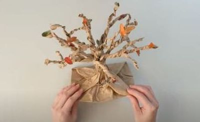Χειροτεχνίες για παιδιά: Φτιάξτε ένα εντυπωσιακό δέντρο από χάρτινη σακούλα