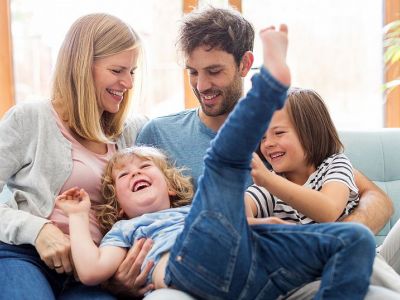 Δέκα φιλοφρονήσεις που θέλουν να ακούνε τα παιδιά από τους γονείς τους