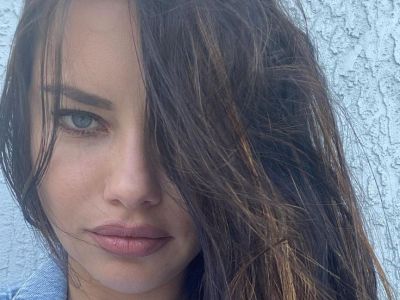 Adriana Lima: Η διάσημη μαμά αποκαλύπτει το μυστικό της για λαμπερά μαλλιά