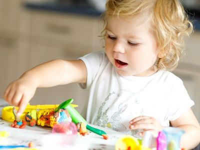 Ξεμείνατε από πλαστελίνη; Έτσι θα φτιάξετε μόνες σας σε πέντε λεπτά