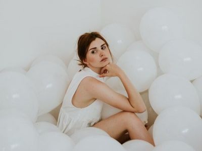 Πώς η αυτοπεποίθησή σου θα σε βοηθήσει να ξεπεράσεις το άγχος της πρώτης περιόδου