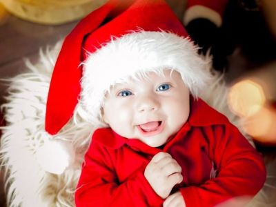 Γονείς φωτογραφίζουν τα μωράκια τους ντυμένα 'Αι Βασίληδες & είναι μοναδικά