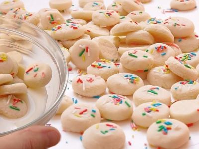 Μαγειρεύουμε παίζοντας: Φτιάξτε με τα παιδιά μπισκότα βανίλιας με 4 υλικά