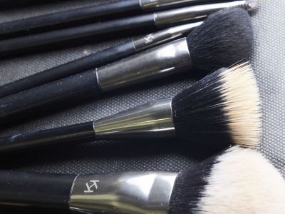 Αυτός είναι ο σωστός τρόπος για να πλένεις τα πινέλα του μακιγιάζ σου