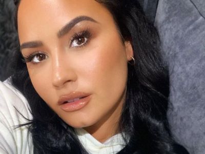 Το νέο μανικιούρ της Demi Lovato είναι αυτό που χρειάζεσαι τον φετινό χειμώνα